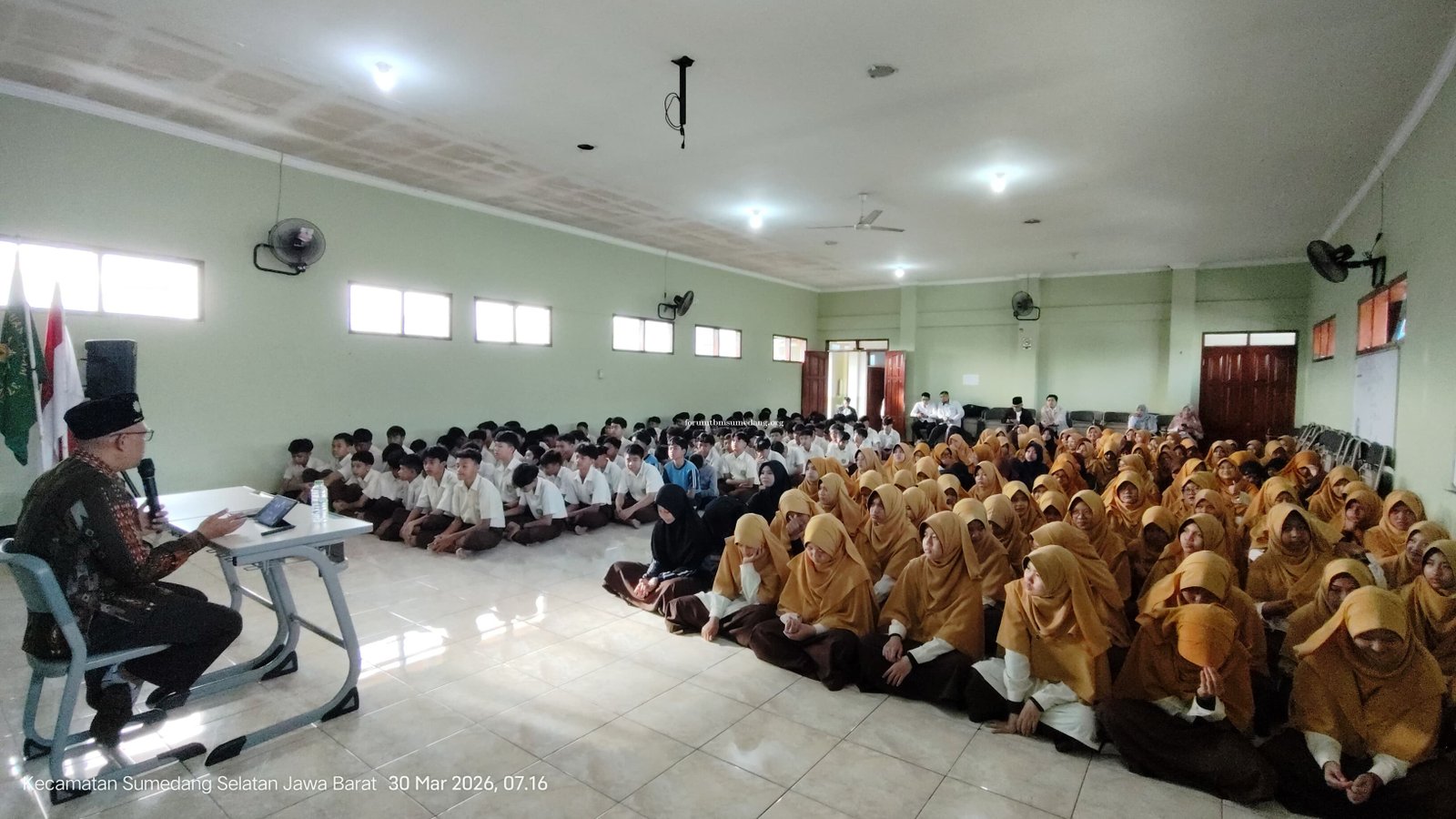 KBM Diawali dengan Silaturahmi, Kepala MTsS Persis Sumedang: Tekankan Penguatan Kebersamaan Pasca Id