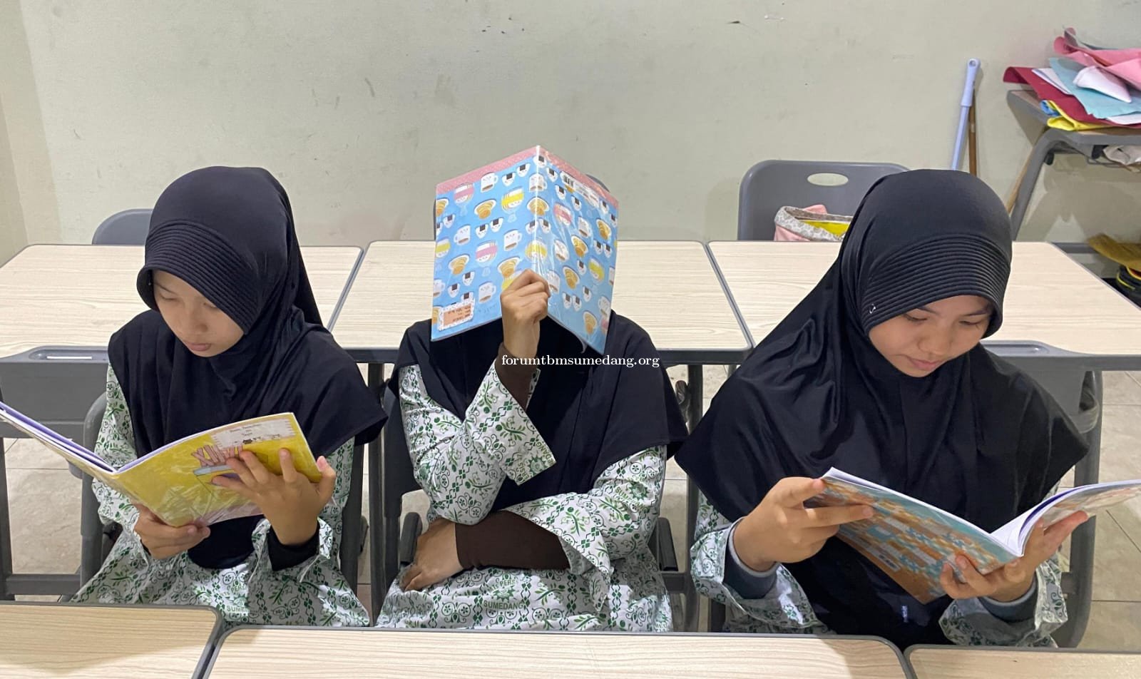 Hasna Ramadhani dan Fakhira Soroti Peran TBM Rumah Literasi Berseri dalam Penguatan Literasi Siswa