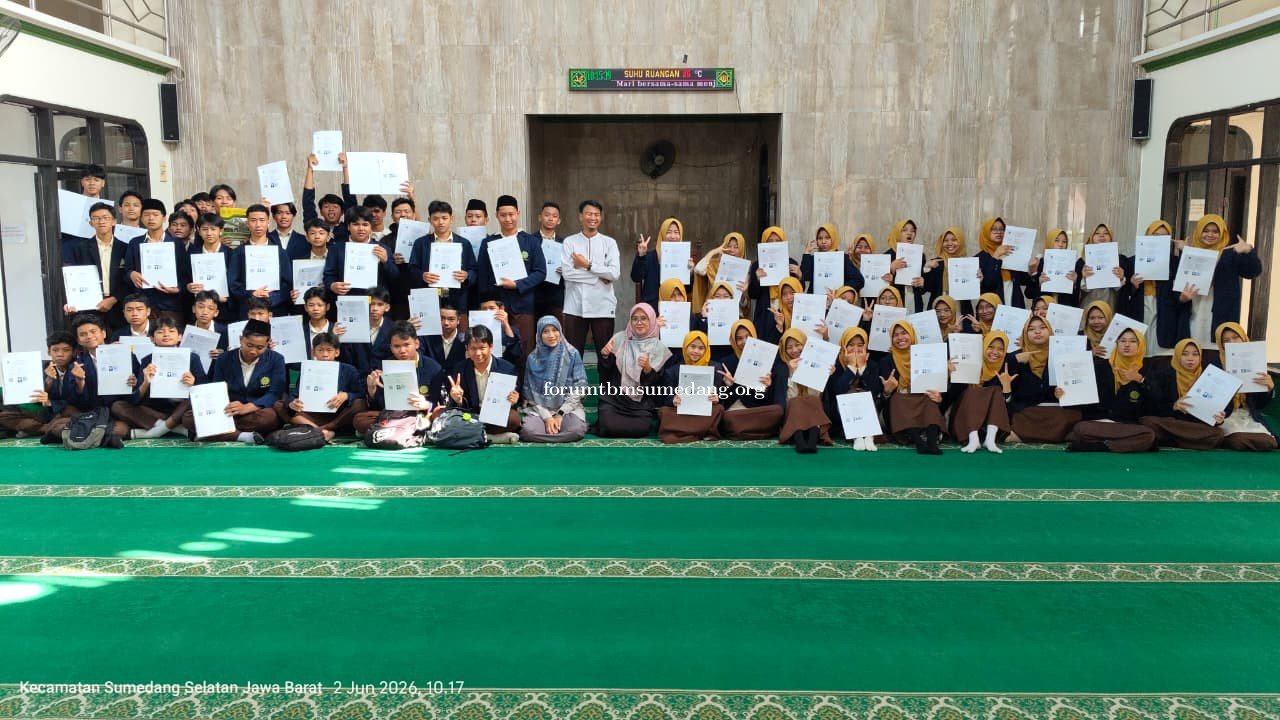 Tangis Haru dan Sujud Syukur Warnai Pengumuman Kelulusan di MTsS Persis Sumedang
