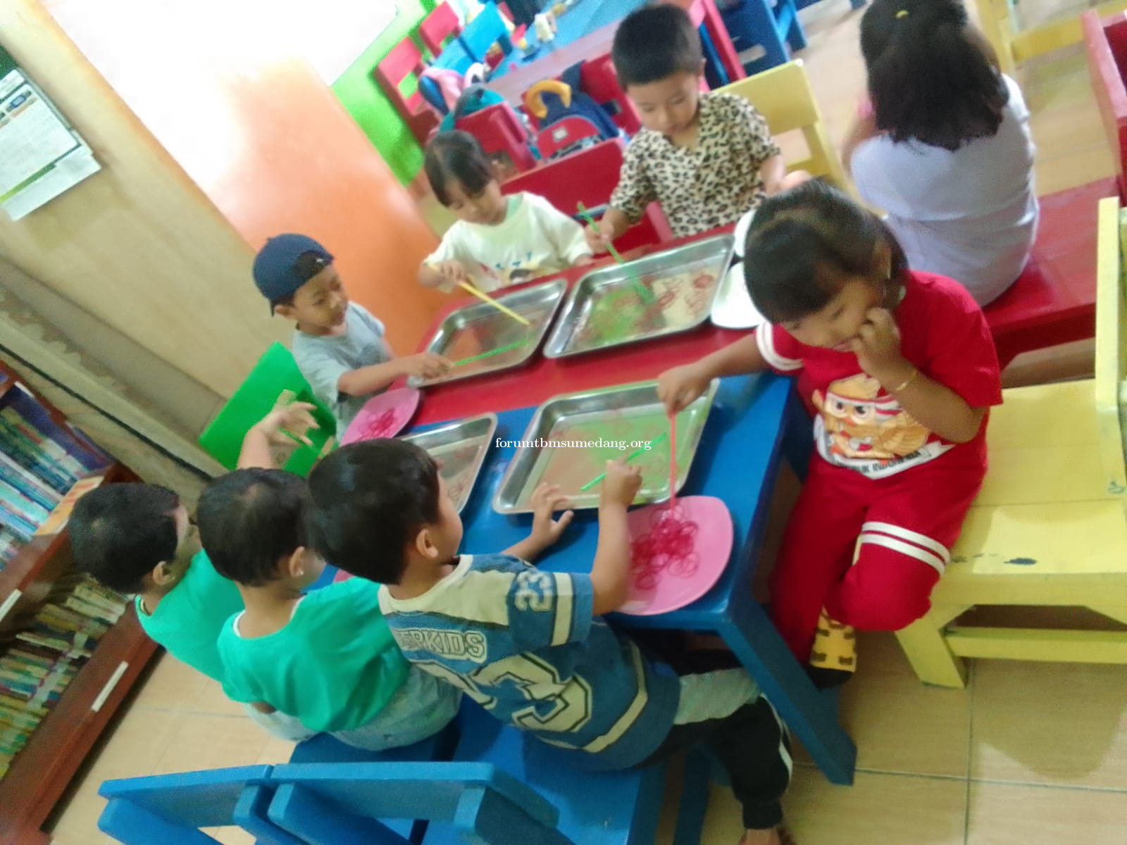 Belajar Literasi Sejak Dini Melalui Lingkungan Sekitar, KB Al Barokah Peringati Hari Anak Nasional 2